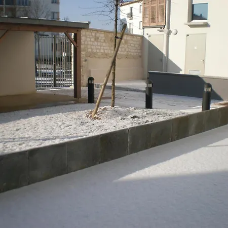 Hoteliere Laudine Реймс