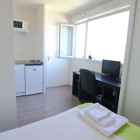 Hoteliere Laudine מלון דירות