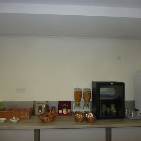 Hoteliere Laudine מלון דירות 3*