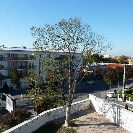 Hoteliere Laudine 3* ריימס